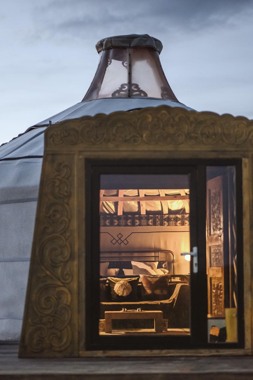 Immersion: The Tactile Heart of Nomadic Life